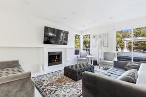 17835 Mayerling St Los Angeles-large-027-046-Mayerling St21-1500x1000-72dpi