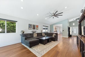 22922 Magnolia Glen Dr-large-008-003-B1A2893-1500x1000-72dpi
