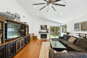 22922 Magnolia Glen Dr-large-009-017-B1A2896-1500x1000-72dpi