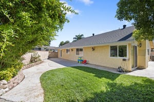 22922 Magnolia Glen Dr-large-027-007-B1A2852-1500x1000-72dpi