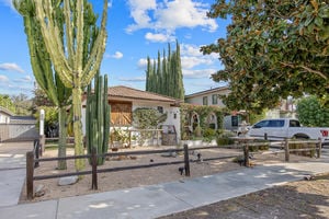 10441 Bloomfield St Los-large-006-041-B1A4421-1500x1000-72dpi