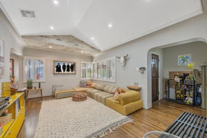 10441 Bloomfield St Los-large-013-042-B1A4444-1500x1000-72dpi