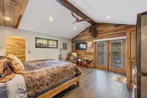 10441 Bloomfield St Los-large-023-057-B1A4476-1500x1000-72dpi