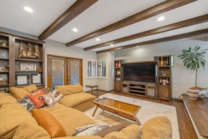 10441 Bloomfield St Los-large-031-016-B1A4494-1500x1000-72dpi