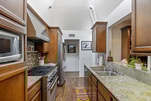 10441 Bloomfield St Los-large-038-026-B1A4516-1500x1000-72dpi