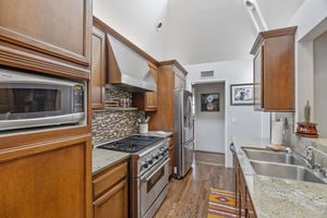 10441 Bloomfield St Los-large-040-030-B1A4522-1500x1000-72dpi