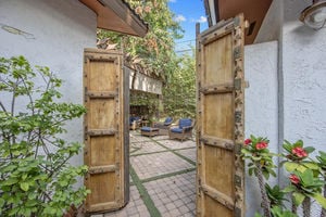 10441 Bloomfield St Los-large-052-024-B1A4556-1500x1000-72dpi