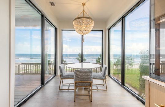 1.5 Oceanfront Breakfast Nook