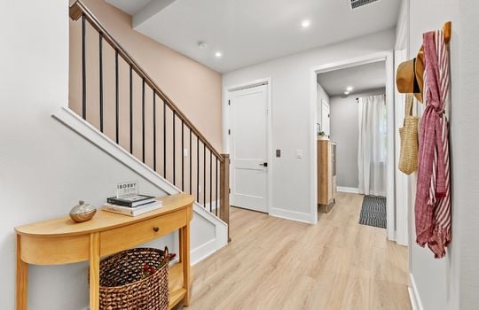 2 Model Foyer