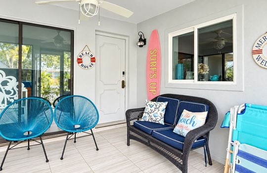 4 Coastal Beach House Porch Retreat