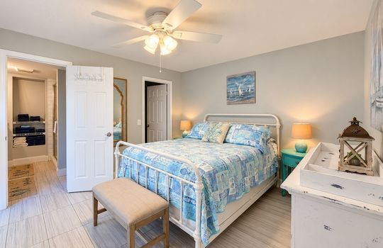 7 Bright Coastal Cottage Bedroom