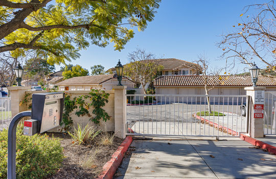 19801-Meadow-Ridge-Brian-Bogs-Luxury-Agent-gate2