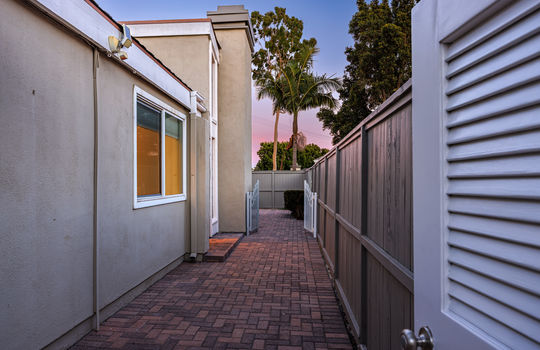 19510-Sandcastle-Brian-Bogs-Luxury-Realtor-exterior-entry