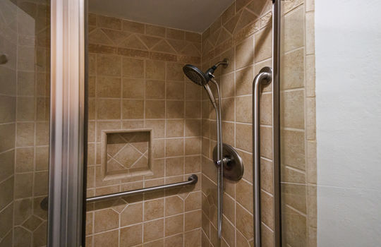 19510-Sandcastle-Brian-Bogs-Luxury-Realtor-shower
