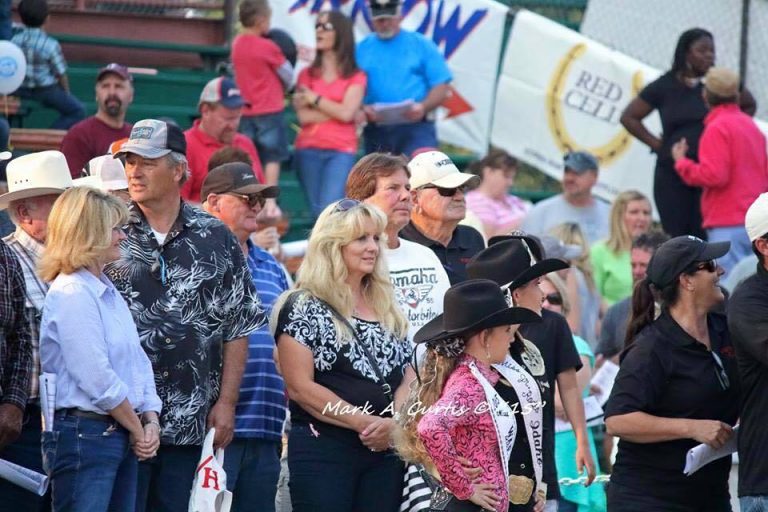 Crowd at Sandy Downs