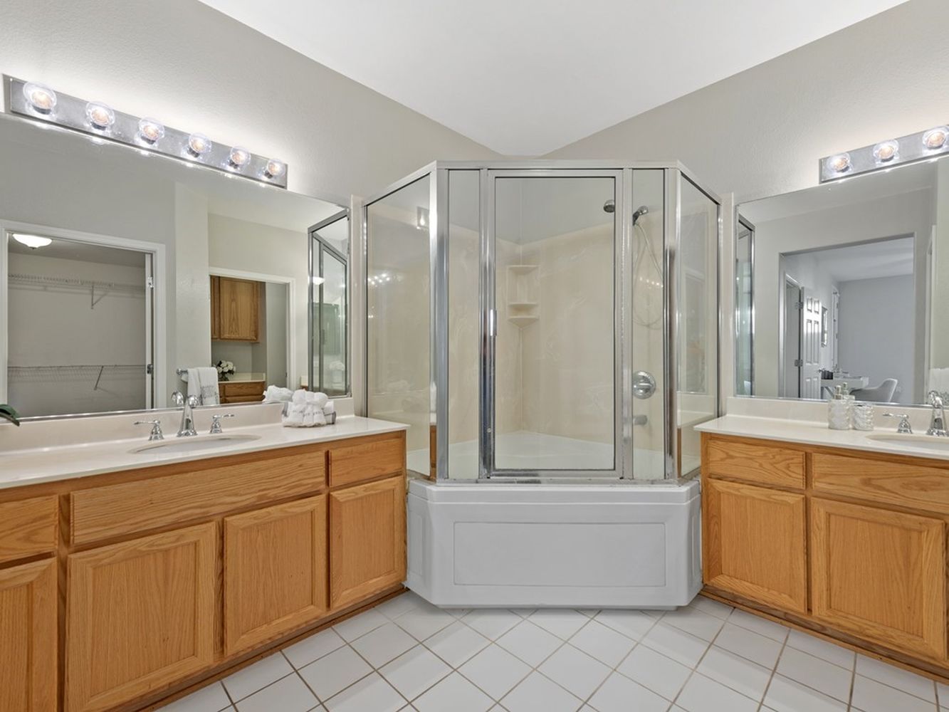 010_Master Bathroom