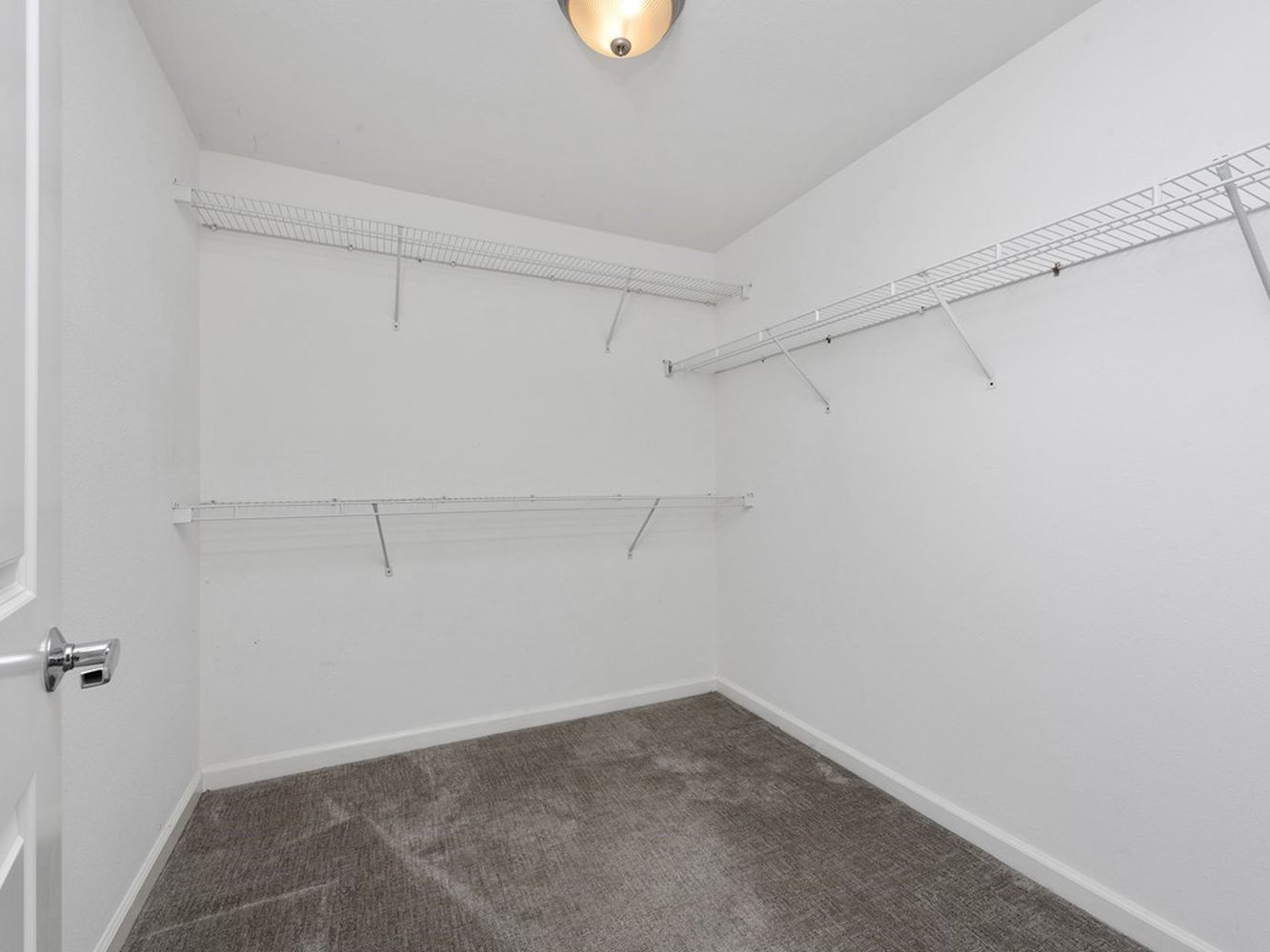 011_Walk in Closet