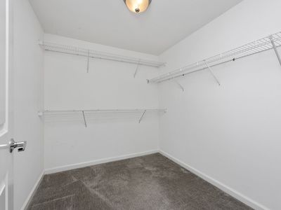 011_Walk in Closet