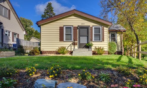 1923 Orange Ave E in St. Paul SOLD!
