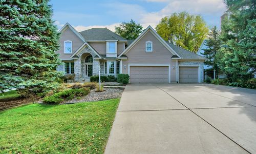 Woodbury stunner SOLD! 8815 Pheasant Run Road!
