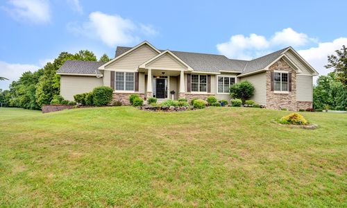 Executive home SOLD in Mora - 2117 Grove …