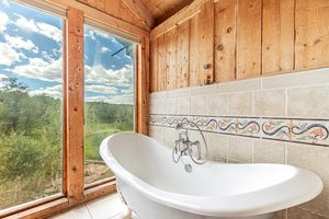Image of the bath at 27280 Whitewood Drive E
