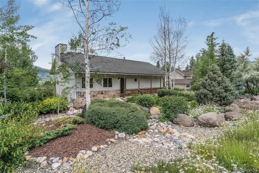 01-8a00999ff71bfdf636c1fd71ffe28458l-m3036944837rd-w2048_h1536 copy