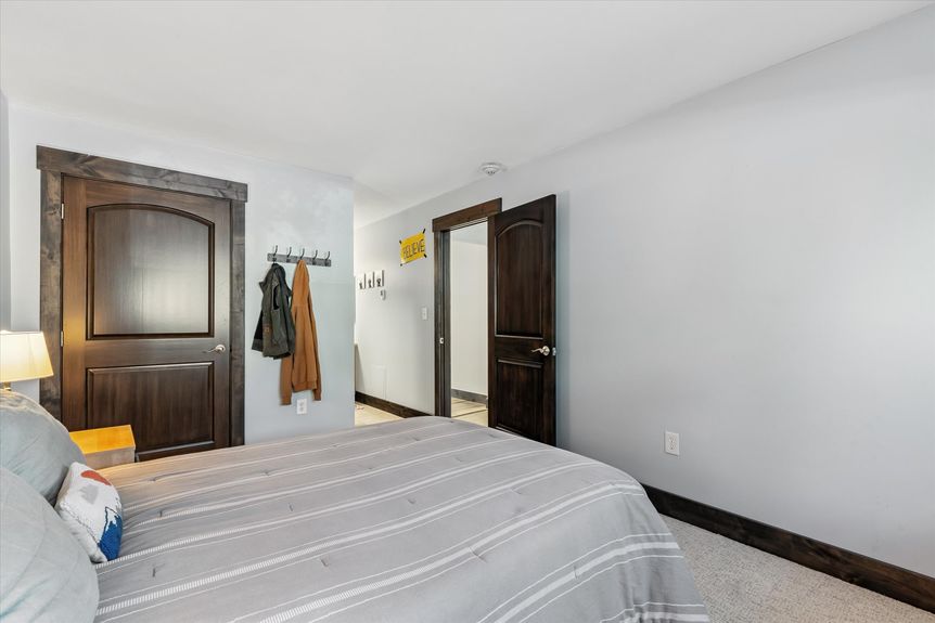 43-2primaryBedroom2ndangle