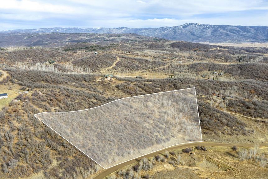 01-2144 Whitewood Drive-facing ski area-outlined