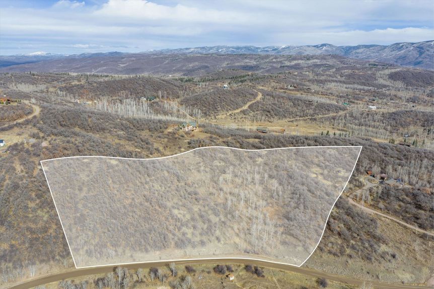 20-2144 Whitewood Drive-straighton-outline