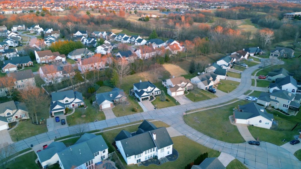 Neighborhood examples in Winghaven, MO Gateway Realty Group