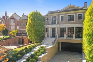 Urban townhome style detached house in Clayton, MO