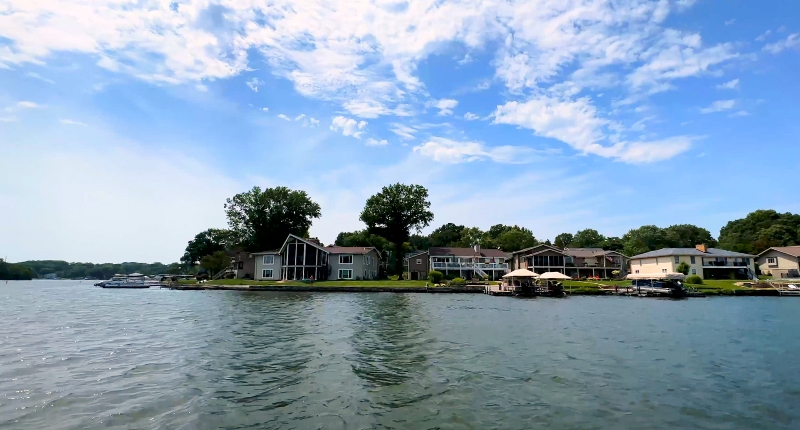 Waterfront homes in lake st louis
