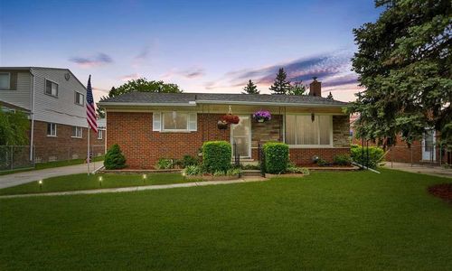 Just Listed: 28695 Los Olas Dr, Warren, Mi, …