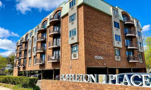 🚨Just Listed🚨 35300 Woodward Avenue Unit#501, Birmingham 48009