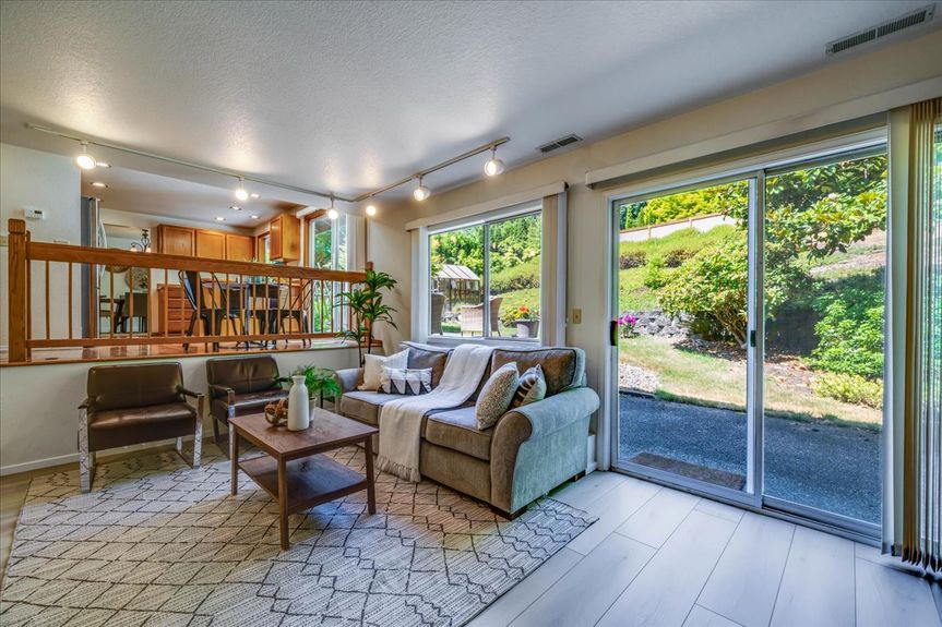 32-18207 Andover St._-18