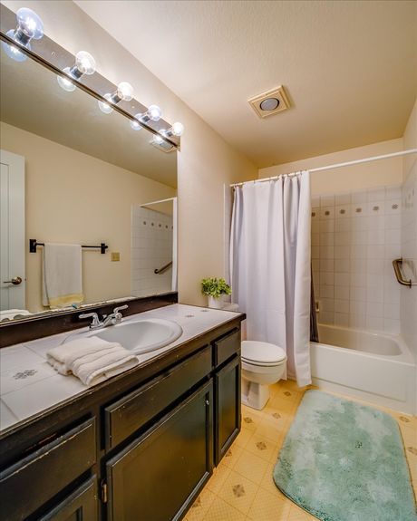 42-18207 Andover St._-7