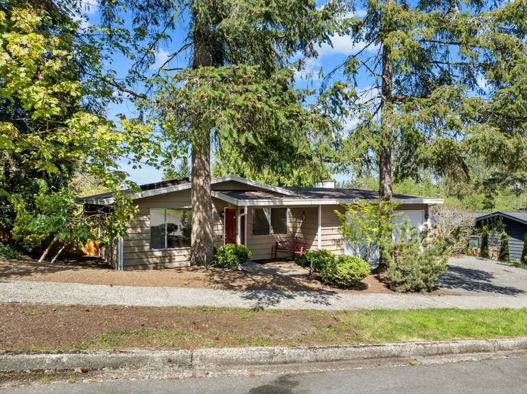 16-16128 NE 57th St - 16