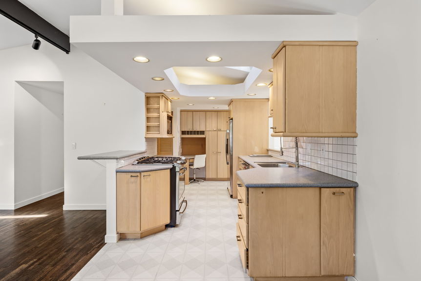 22-16128 NE 57th St - 22