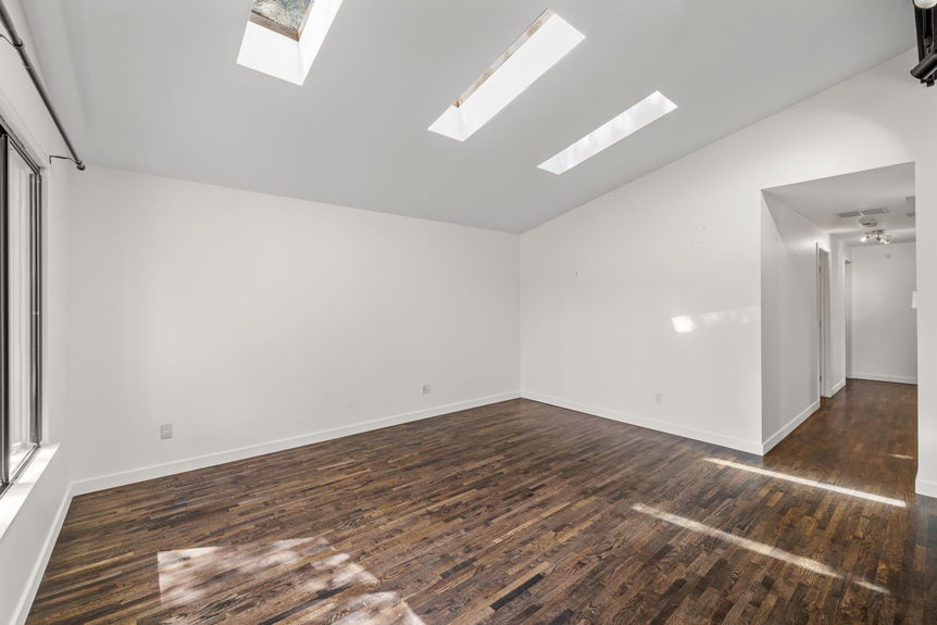 26-16128 NE 57th St - 26