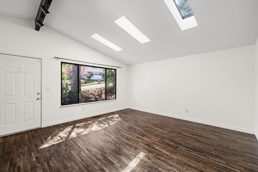 27-16128 NE 57th St - 27