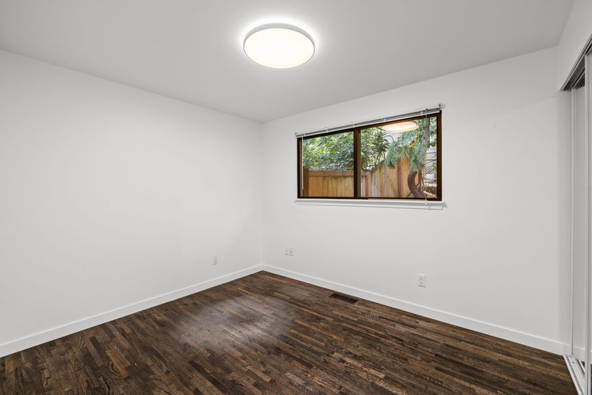 30-16128 NE 57th St - 30