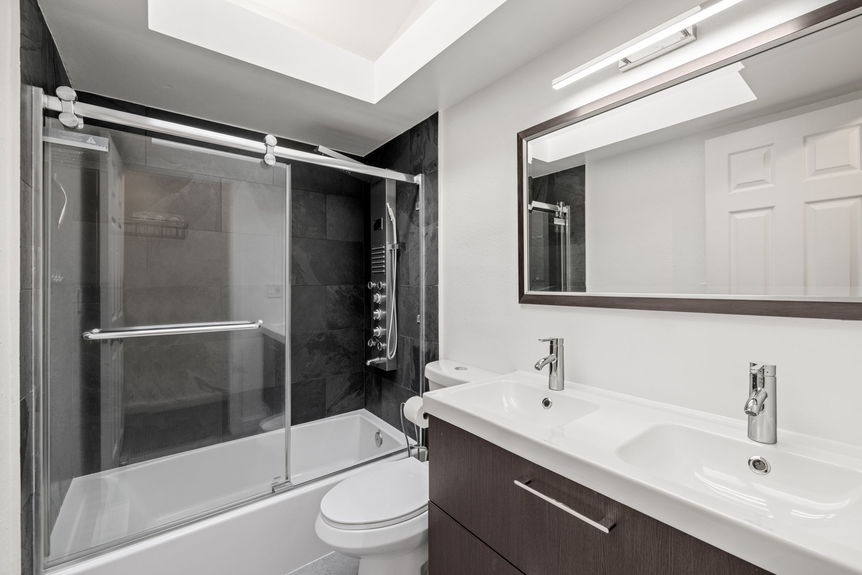 31-16128 NE 57th St - 31