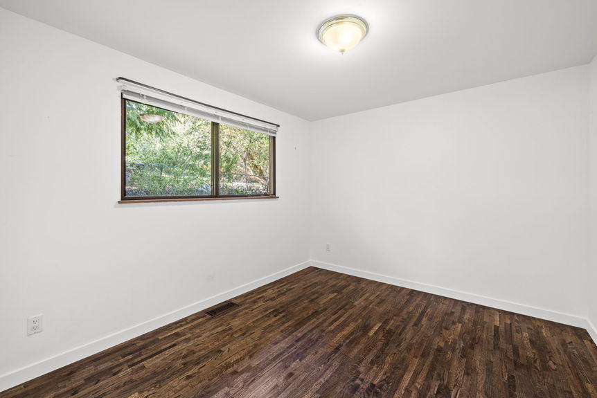 32-16128 NE 57th St - 32