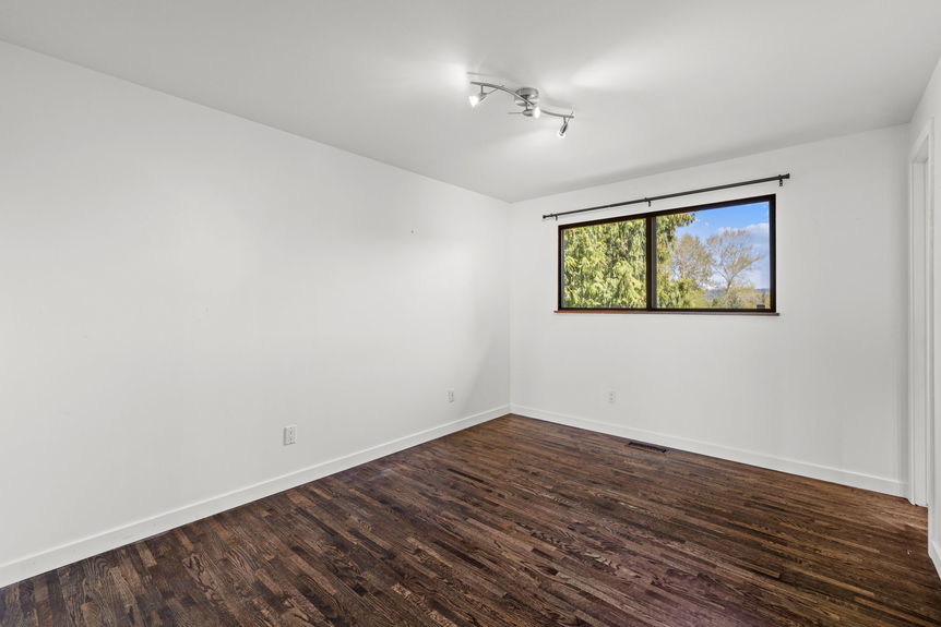 33-16128 NE 57th St - 33