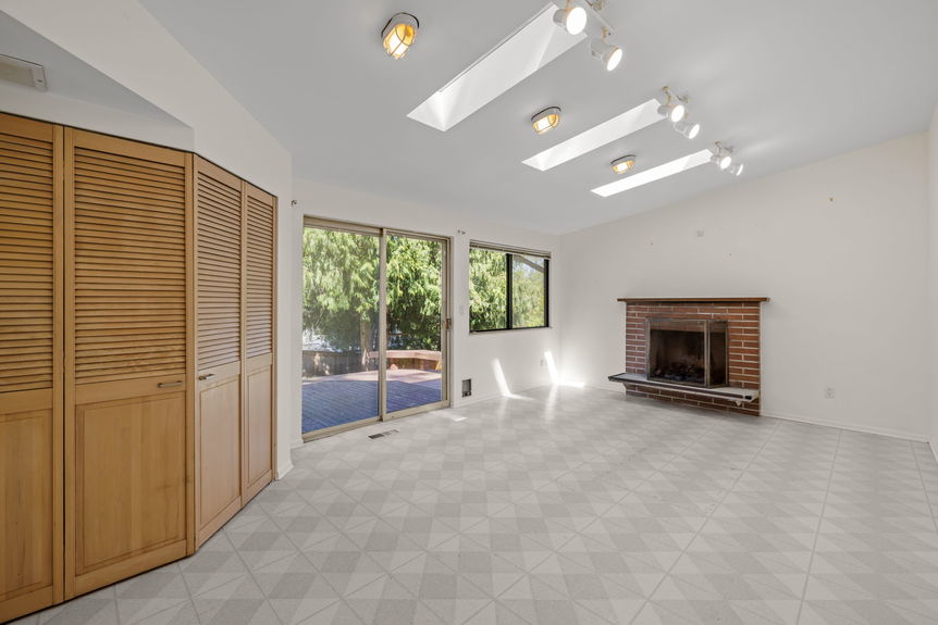 36-16128 NE 57th St - 36