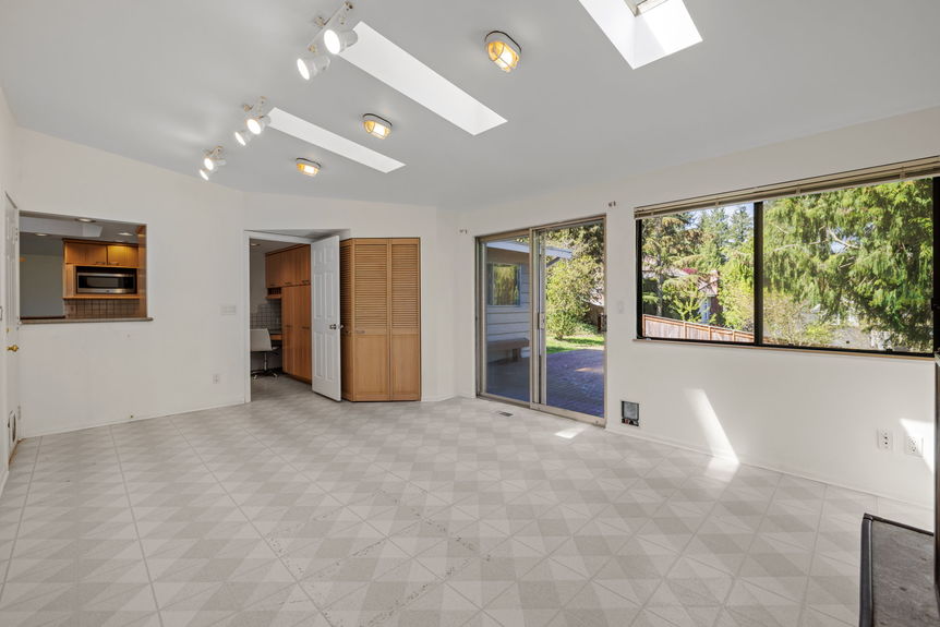 37-16128 NE 57th St - 37