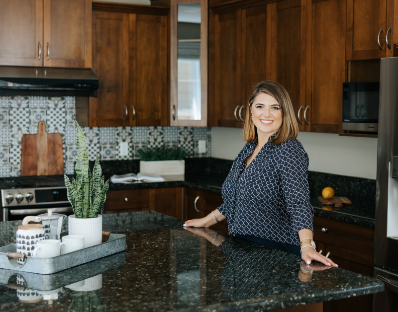 Alina hosting open house for home sellers in bothell washington (1)