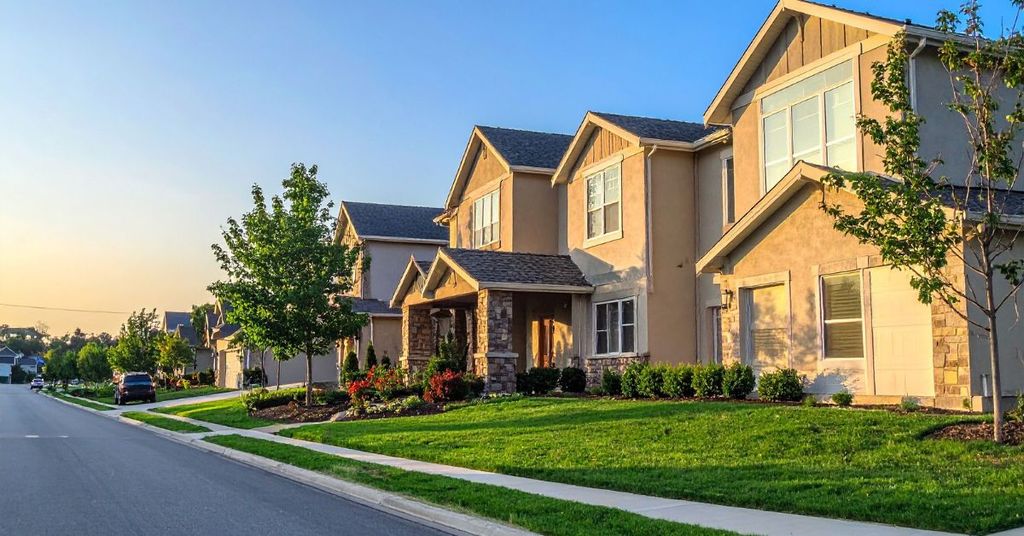 Residential homes in a Kirkland, WA neighborhood