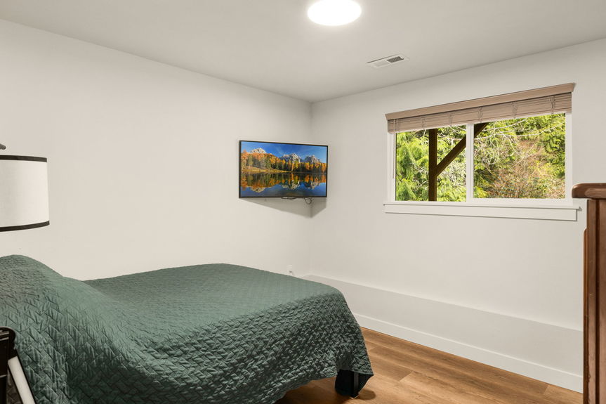 17-web-or-mls-11607-woods-lake-rd